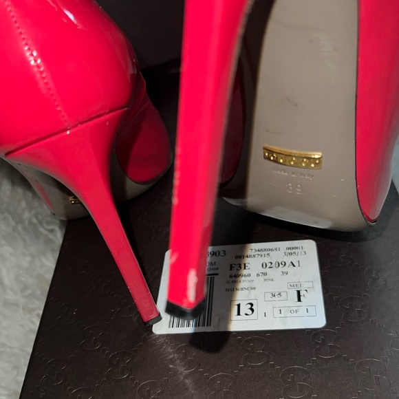 Gucci Gloria Pump on Shocking Pink